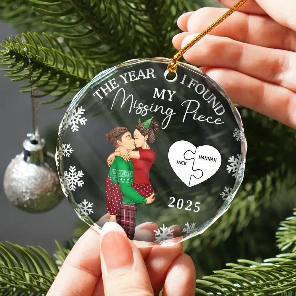 The Year I Found My Missing Piece Kissing Couples - Personalized Circle Glass Ornament