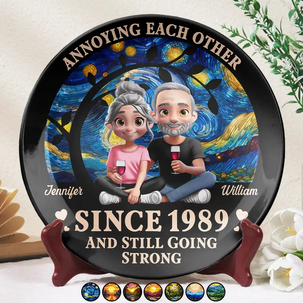 Gift For Couples,Old Couples,Gift For Husband,Gift For Wife,Love - 3D Effect Couple Annoying Each Other - Personalized Ceramic Plate