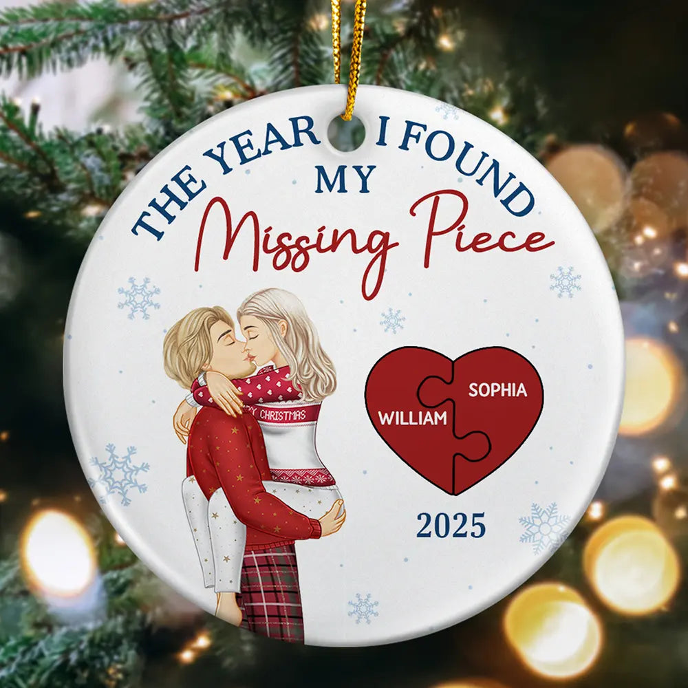 The Year I Found My Missing Piece Kissing Couple - Personalized Circle Ceramic Ornament