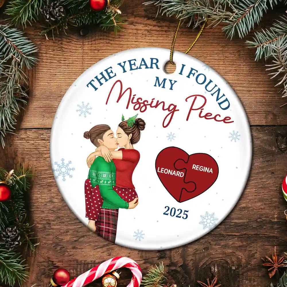 Love,Christmas,Gift For Wife,Gift For Husband,Gift For Couples,Gift For Boyfriend,Gift For Girlfriend - The Year I Found My Missing Piece Kissing Couple - Personalized Circle Ceramic Ornament