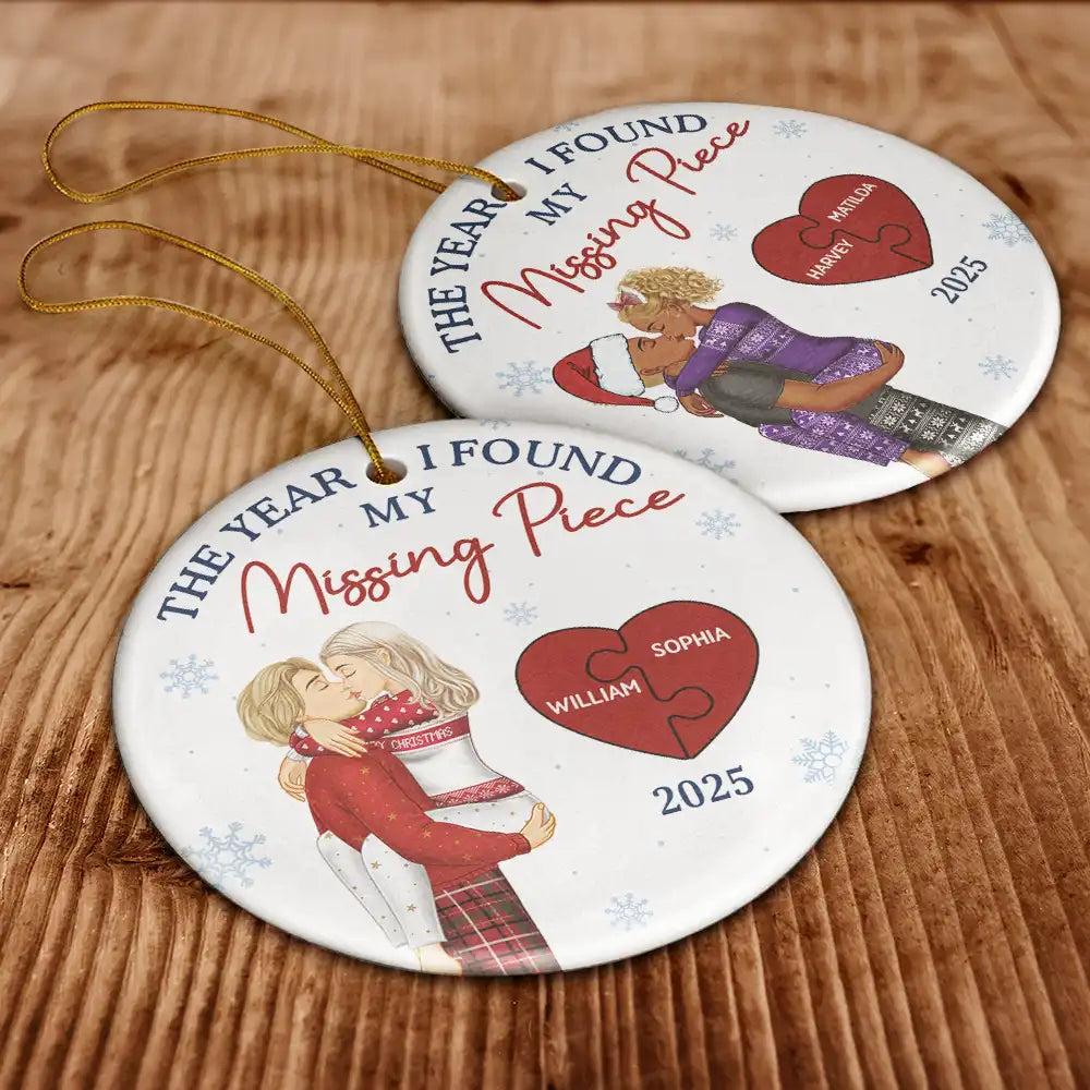 Love,Christmas,Gift For Wife,Gift For Husband,Gift For Couples,Gift For Boyfriend,Gift For Girlfriend - The Year I Found My Missing Piece Kissing Couple - Personalized Circle Ceramic Ornament