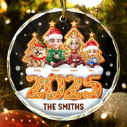 Family,Pet Lovers,Pet Mom,Pet Dad,Pet Couple,Dog Lovers,Dog Couple,Dog Mom,Dog Dad,Cat Lovers,Cat Mom,Cat Dad,Cat Couple,Happy,Christmas - Christmas Family Gingerbread 3D Effect - Personalized Circle Glass Ornament