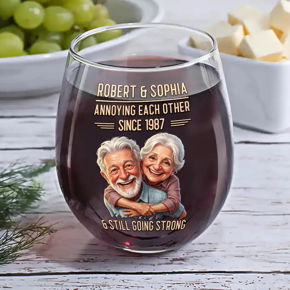 Custom Photo, Art Design, Gift For Couples, Old Couples, Wedding Anniversary, Humorous, Photo - Caricature - Remove BG - Custom Photo Caricature Vintage Annoying Each Other - Personalized Stemless Wine Glass