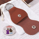 Mom - Daughters (Adult),Mom - Sons,Gift For Women,Gift For Men,Happy,Non-Eng,Family - Eine Umarmung Von Mama - Personalisierter Pocket Hug Leder Schlüsselanhänger