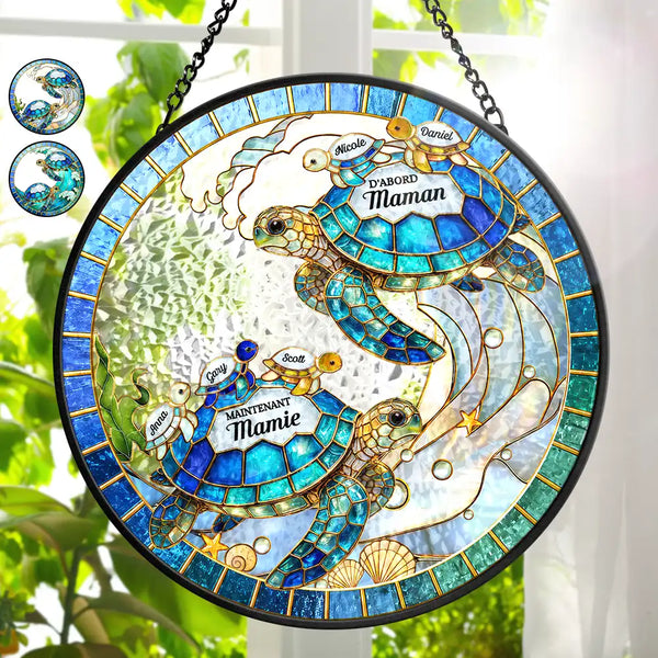 Gift For Wife,Gift For Yourself,Gift For Women,Parents,Gift For Mother,Gift For Grandma,Gift For Grandparents,French,Non-Eng,Icon,Grateful - Tortue De Mer D’abord Maman Maintenant Mamie - Attrape-Soleil Effet Vitrail À Suspendre Personnalisé