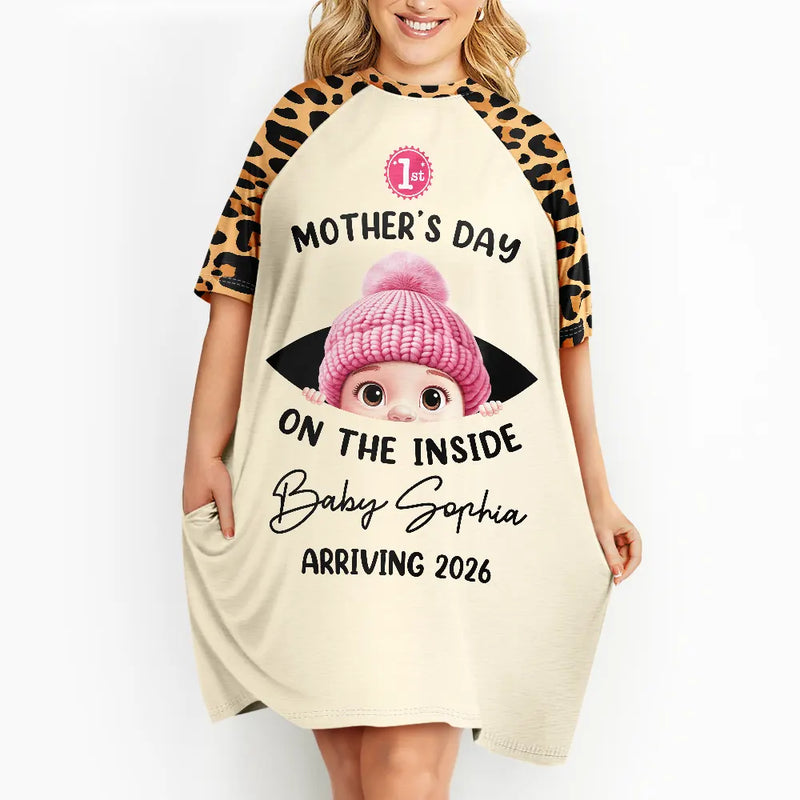 Pregnant Mom,Happy,Expecting Dad - Baby First Year On The Inside With Mom Leopard Style - Personalized Women's Sleep Tee