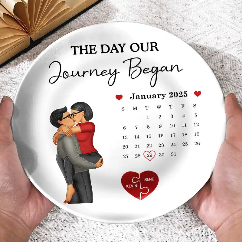 Gift For Couples, Gift For Husband, Gift For Wife, Gift For Boyfriend, Gift For Girlfriend - Calendar The Day I Found My Missing Piece - Personalized Ceramic Plate
