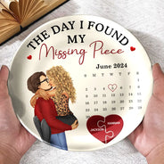 Love,Gift For Couples,Gift For Husband,Gift For Wife,Gift For Girlfriend - Calendar The Day I Found My Missing Piece Kissing Couples - Personalized Ceramic Plate